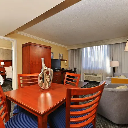 Courtyard By Marriott Denver Cherry Creek Hotel Exterior photo